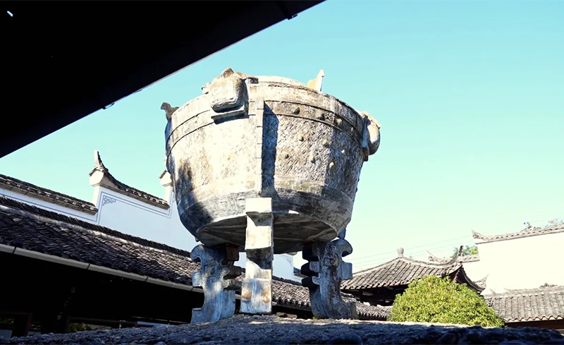 龙泉颜色如霜雪，良工咨嗟叹奇绝【龙泉宝剑厂】